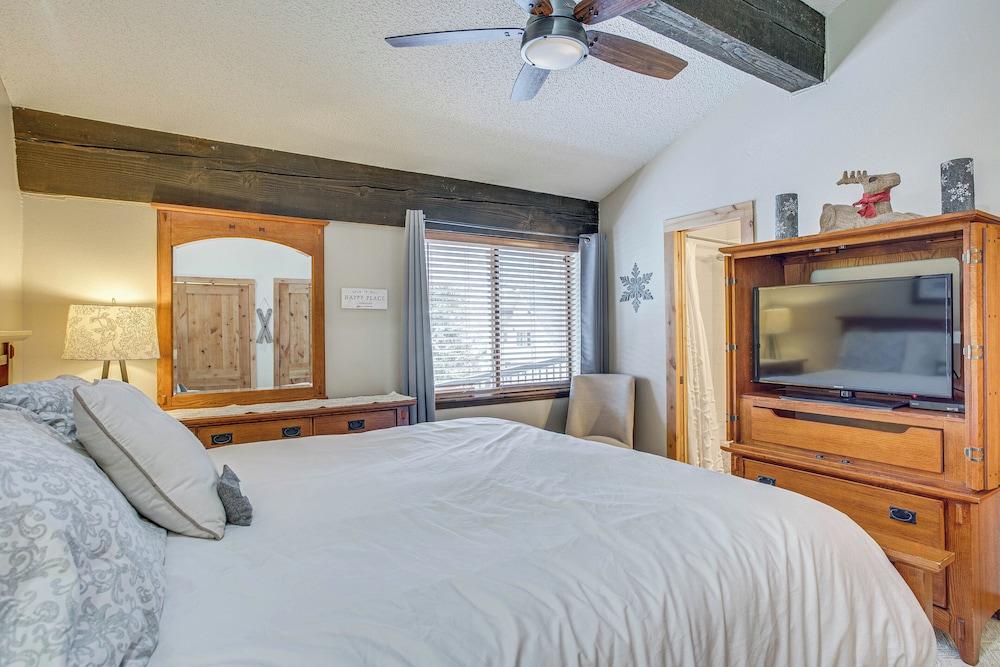 Colorado Escape w/ Pool Access & Mountain Views!