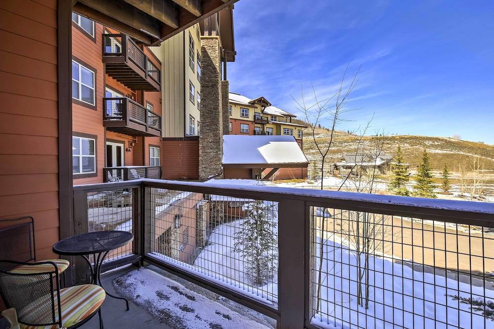 Ski-in/ski-out Access: Mtn-view Granby Condo!