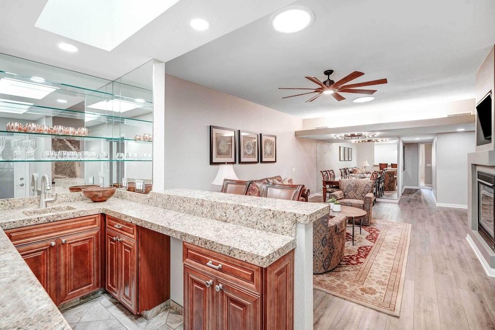 S Palm Desert Condo: Resort Pools & Mtn Views