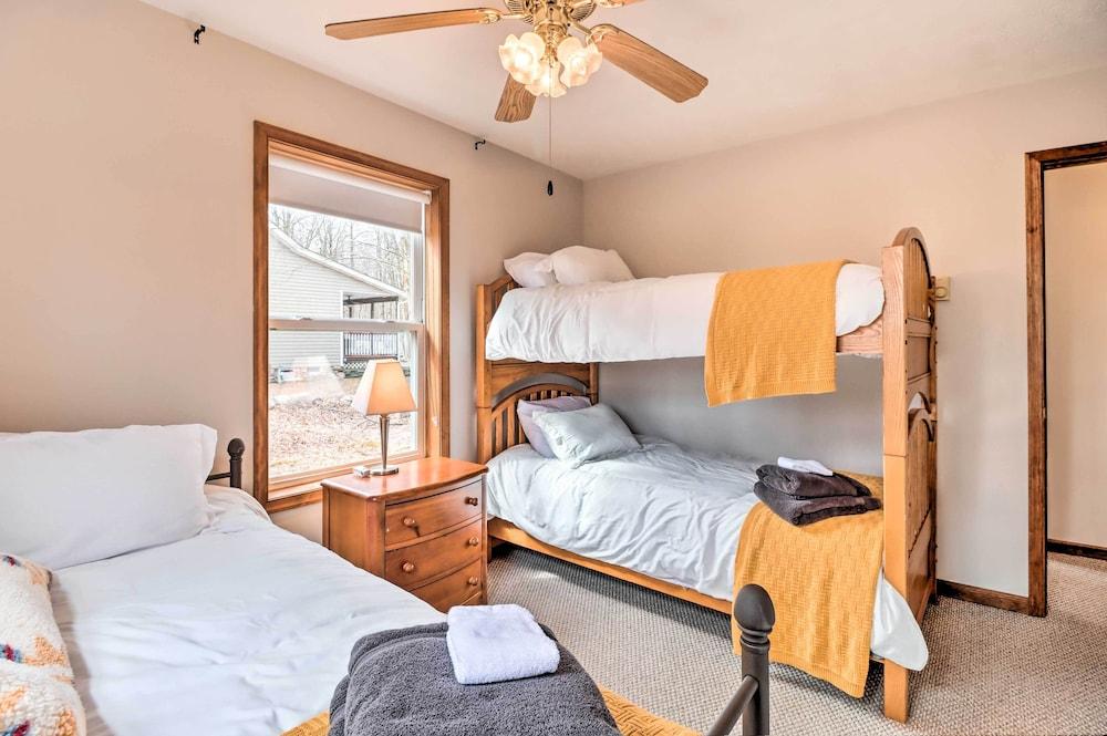 Albrightsville Cabin w/ Fire Pit: Swim, Hike & Ski