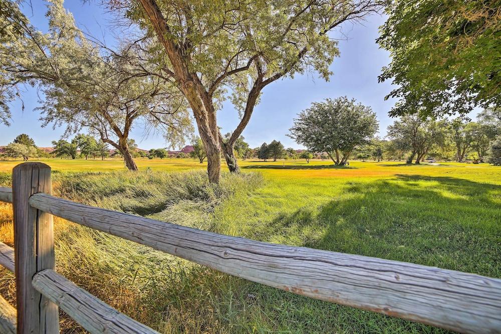 Mountain-view Moab Home w/ Pool & Hot Tub Access!