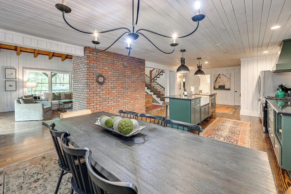 Chic Highlands Cabin Retreat w/ Deck + Office!