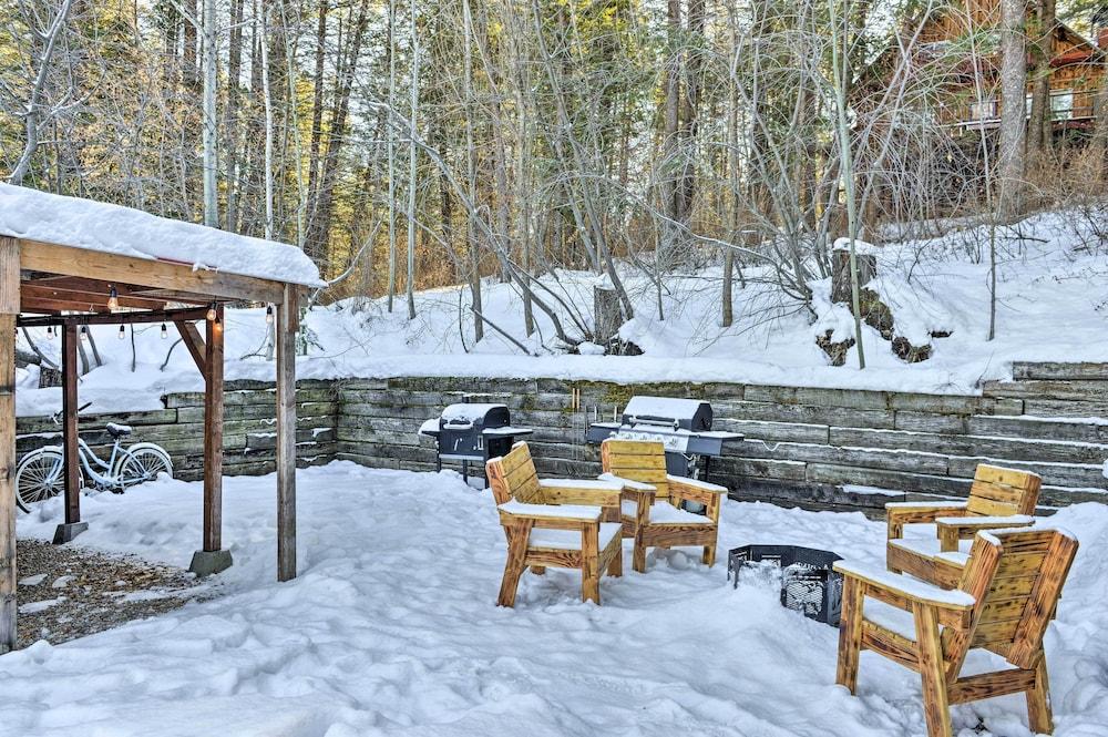 Alpine Adventures: Cozy Log Cabin w/ Deck & Views!