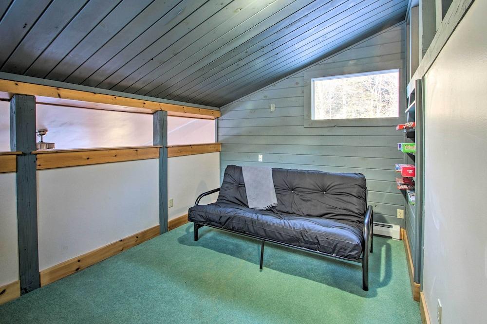 Inviting Countryside Home: 4 Mi to Long Lake!