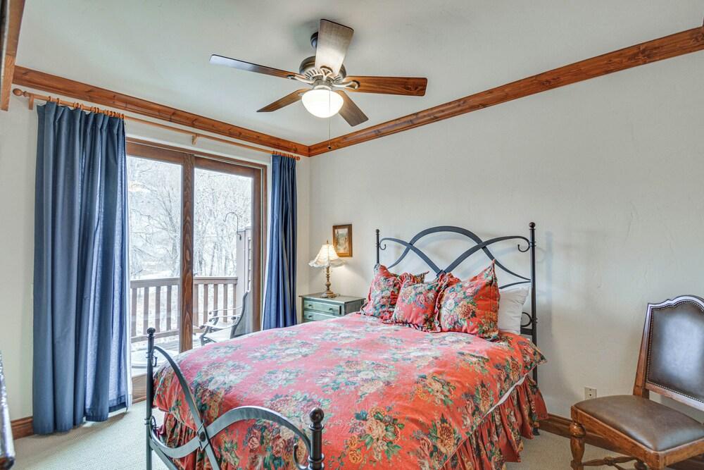 Cozy Avon Retreat w/ Private Deck & Pool Access!