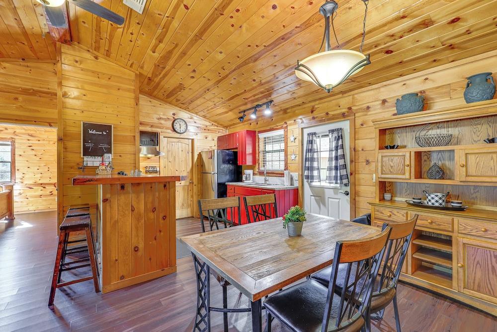 Broken Bow 'starlight Cabin' w/ Private Hot Tub!