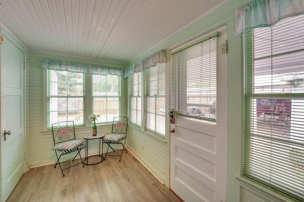 Vintage Corpus Christi Home - 2 Blocks From Beach!