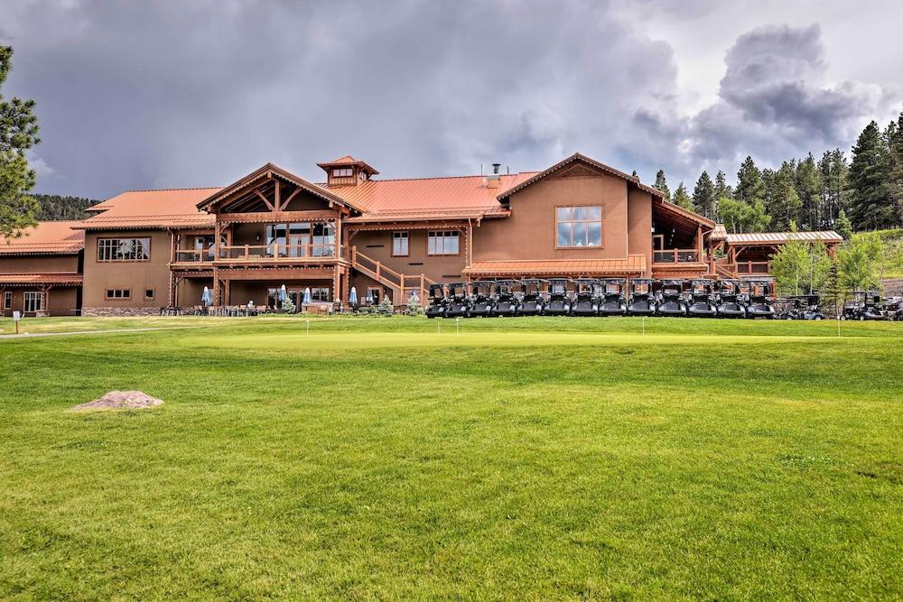 Cabin-style Condo w/ Deck Near Angel Fire Resort