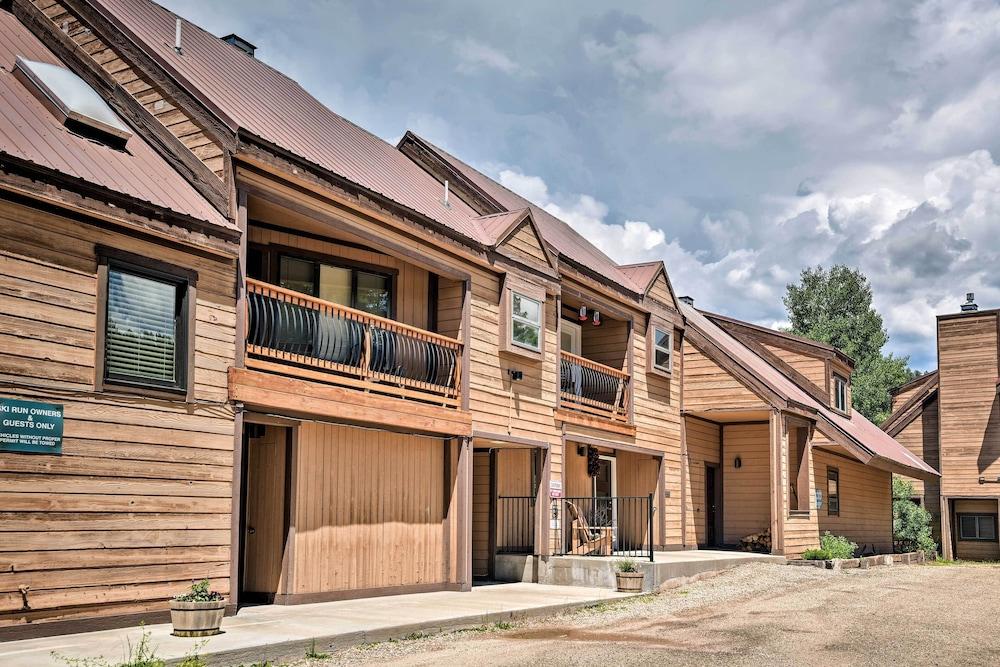 Cabin-style Condo w/ Deck Near Angel Fire Resort