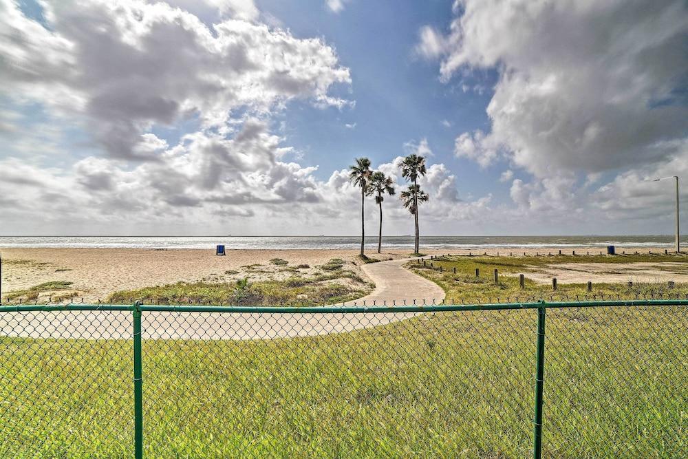 Updated Front Beach Condo w/ Resort Amenities!
