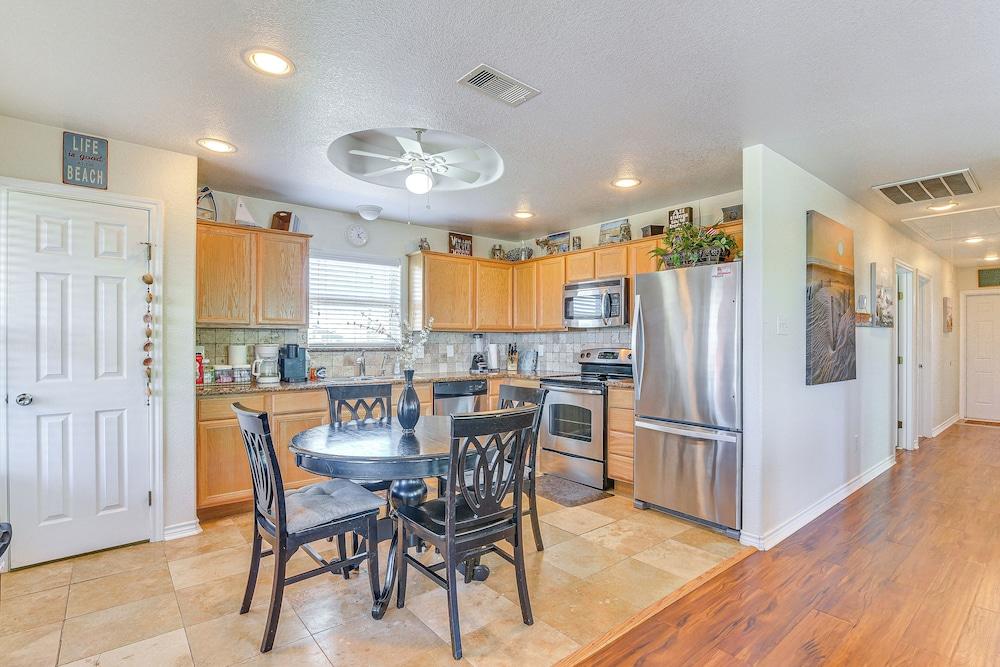 Steps to Surfside Beach: Ada-friendly Home