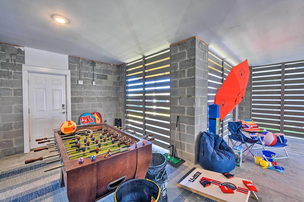 3 Decks & Water Views: Breezy Home in Hilton Head