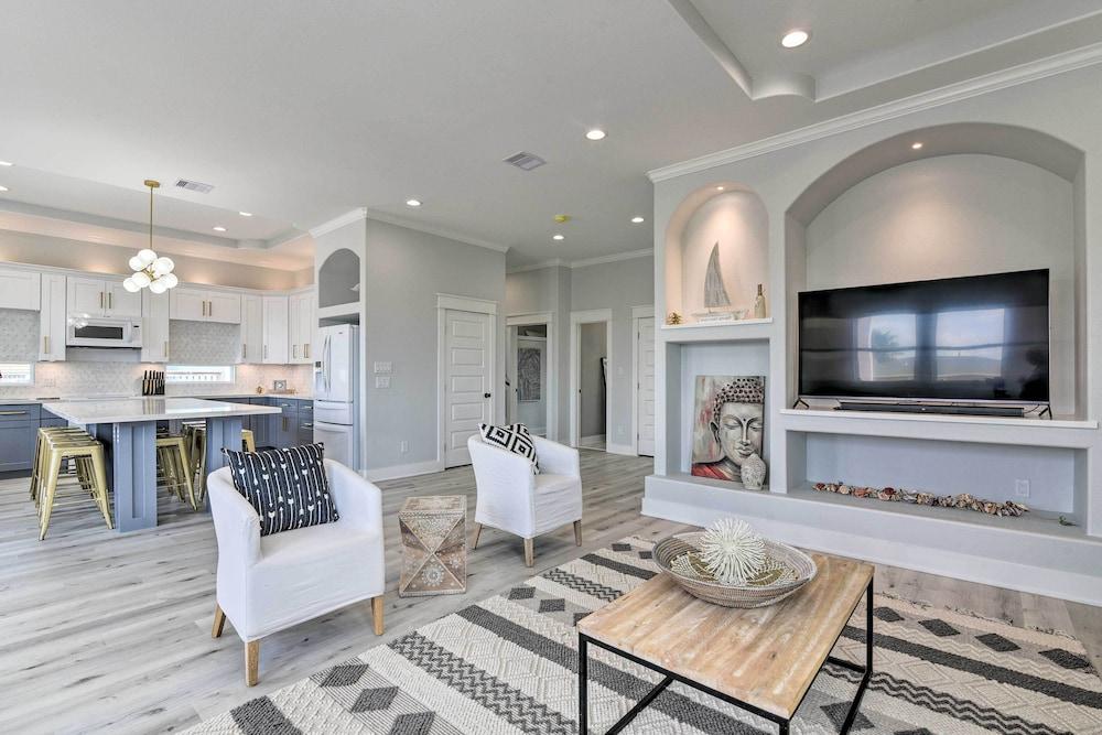 Walk to Beach: Chic Crystal Beach Escape w/ Deck!