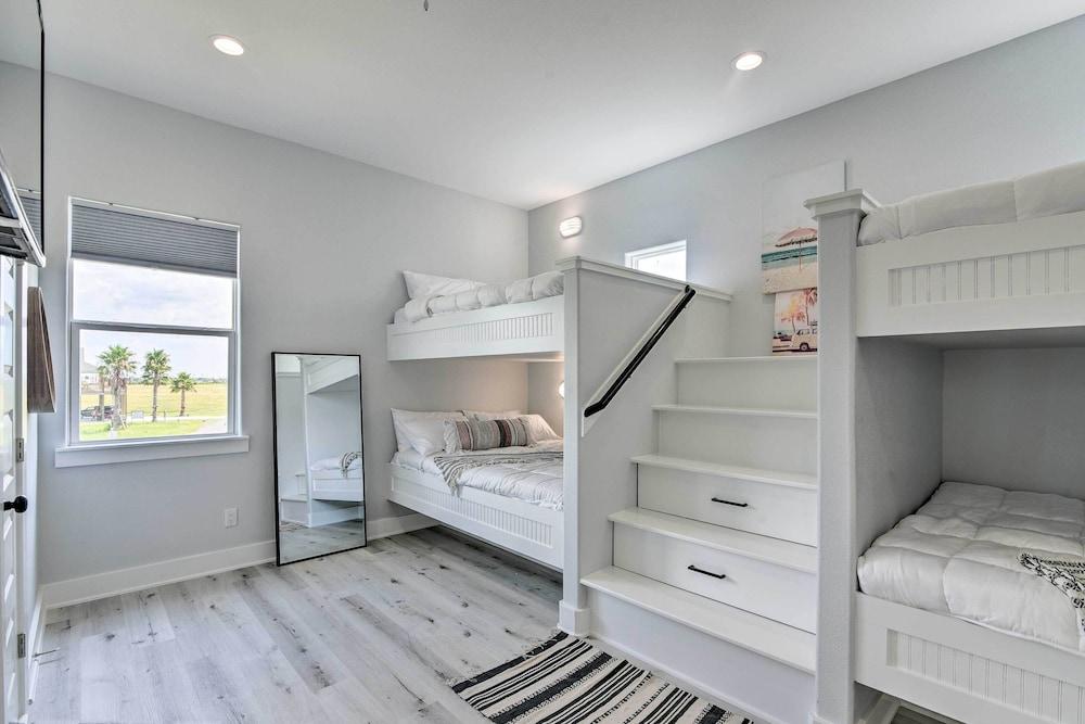 Walk to Beach: Chic Crystal Beach Escape w/ Deck!