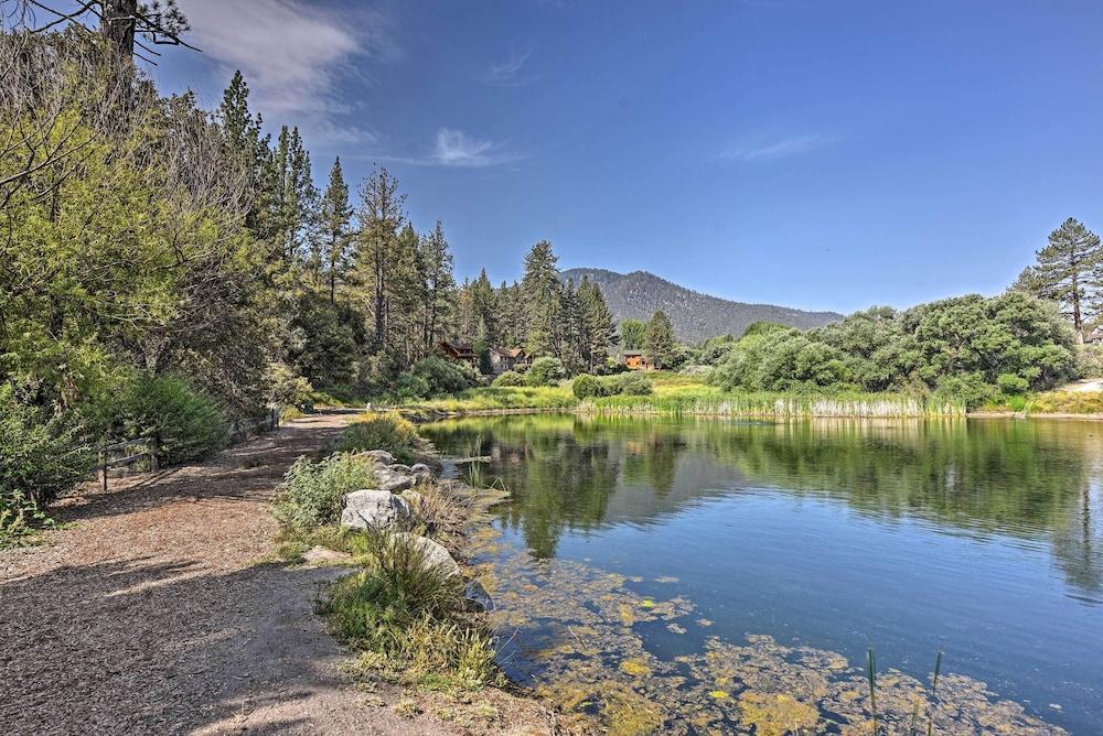 Spacious Pine Mountain Club Cabin w/ Fire Pit