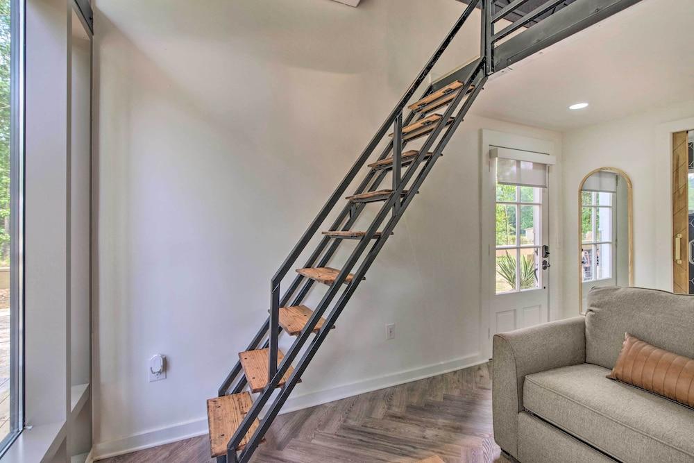 2 Mi to Msu: Chic Tiny Home Retreat!