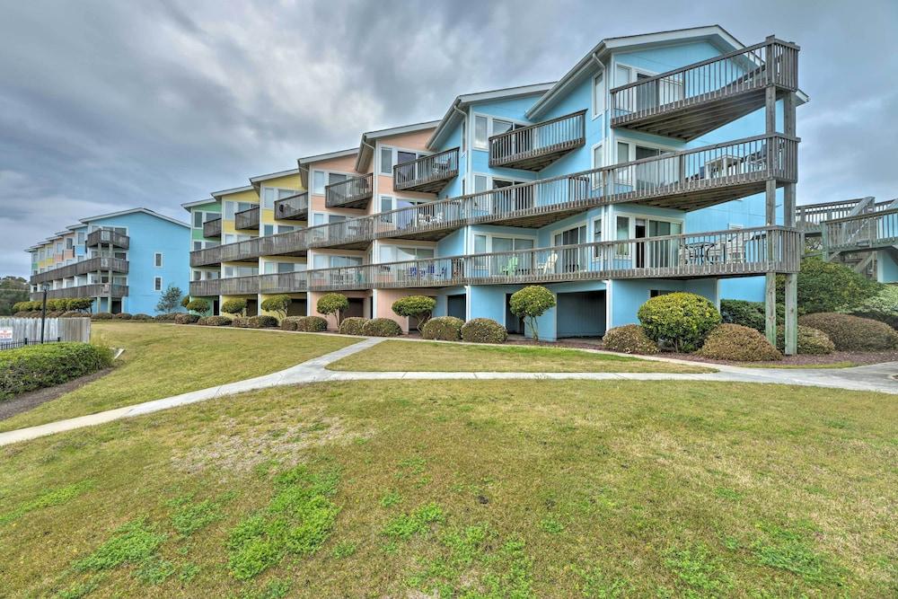 Bright Emerald Isle Condo w/ Private Beach Access!