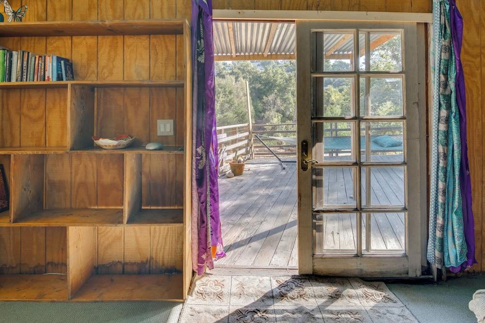 Topanga Canyon Rustic Treetop Trailer on 16 Acres!