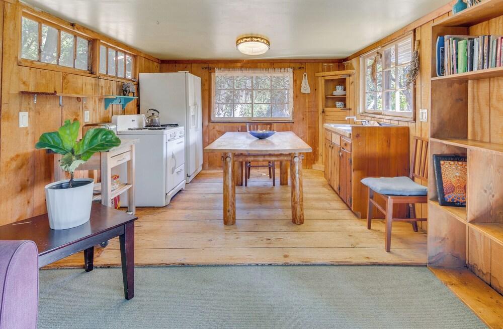 Topanga Canyon Rustic Treetop Trailer on 16 Acres!