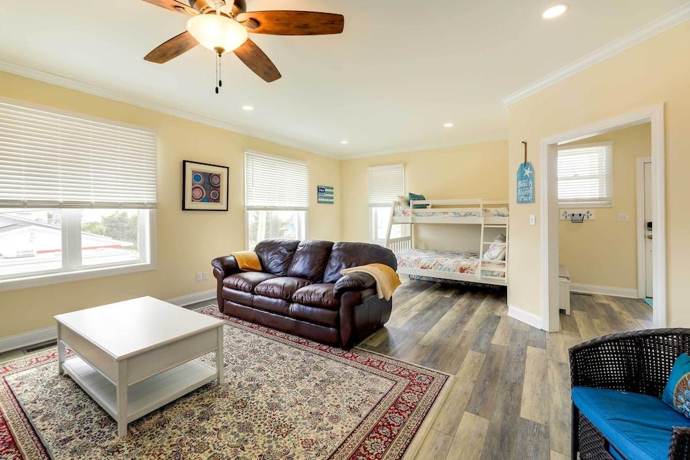 Emerald Isle Vacation Home: Walk to Beach!