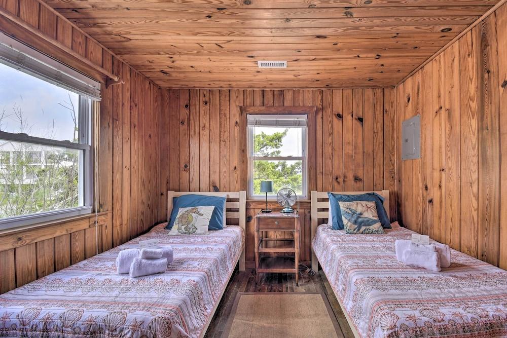 Rustic Beachfront Cottage w/ Deck & Boardwalk