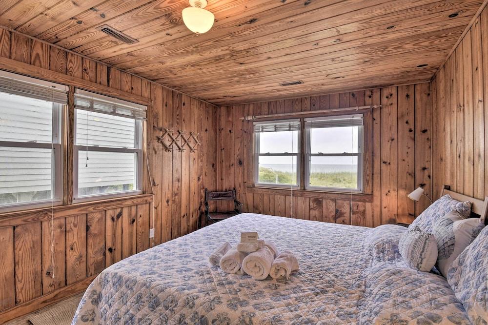 Rustic Beachfront Cottage w/ Deck & Boardwalk