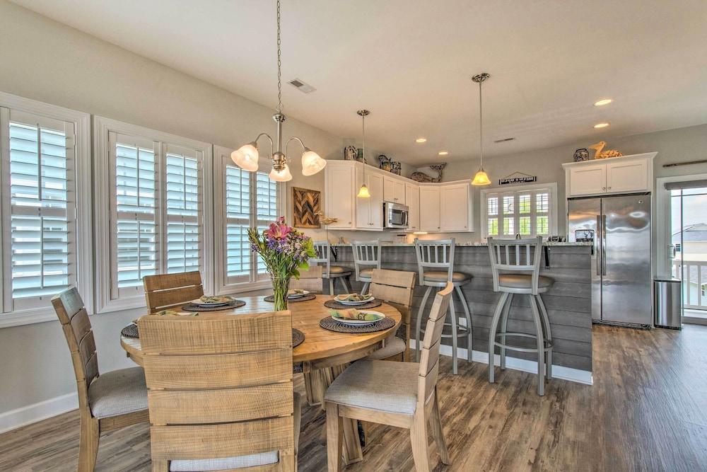 Surf City Escape w/ 6 Decks: Steps To Beach