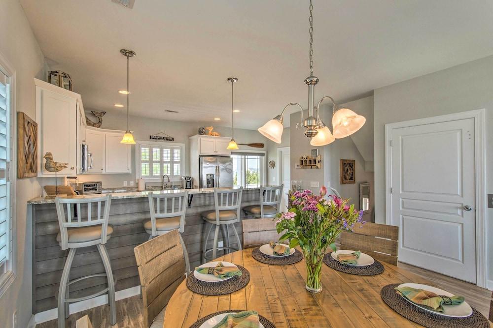 Surf City Escape w/ 6 Decks: Steps To Beach