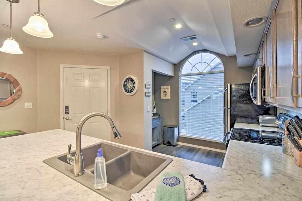 4 Mi to Strip: Cozy Lake-view Retreat in Branson