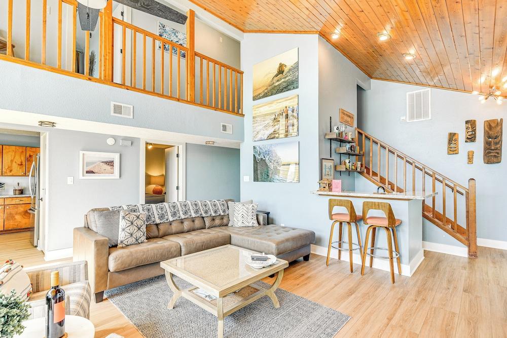 Oceanfront Surfside Beach Home: Deck + Grill!