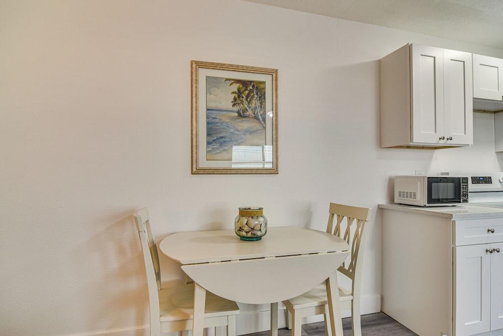 Idyllic Pass-a-grille Studio - Walk to the Beach!