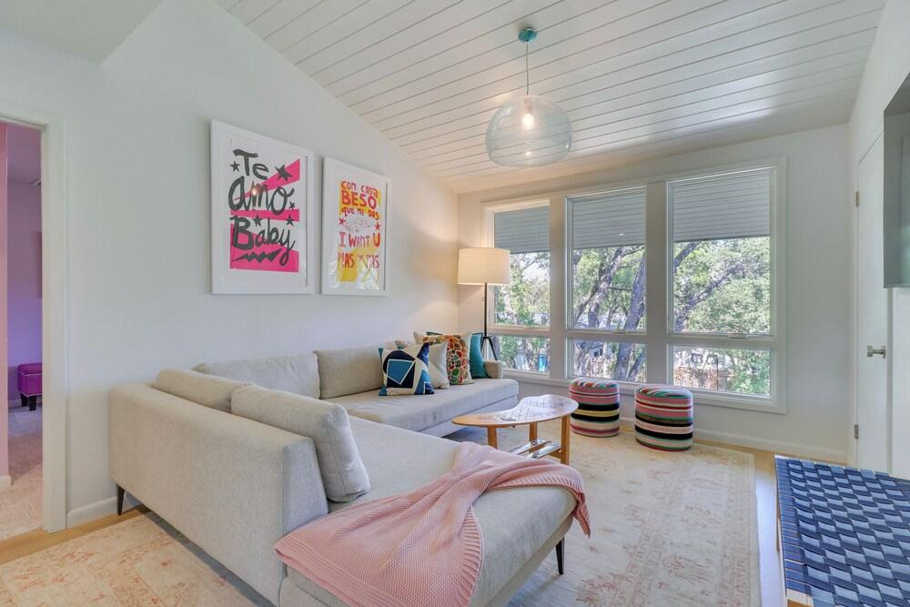 Modern Austin Home w/ Yard ~ 1 Mi From Acl!