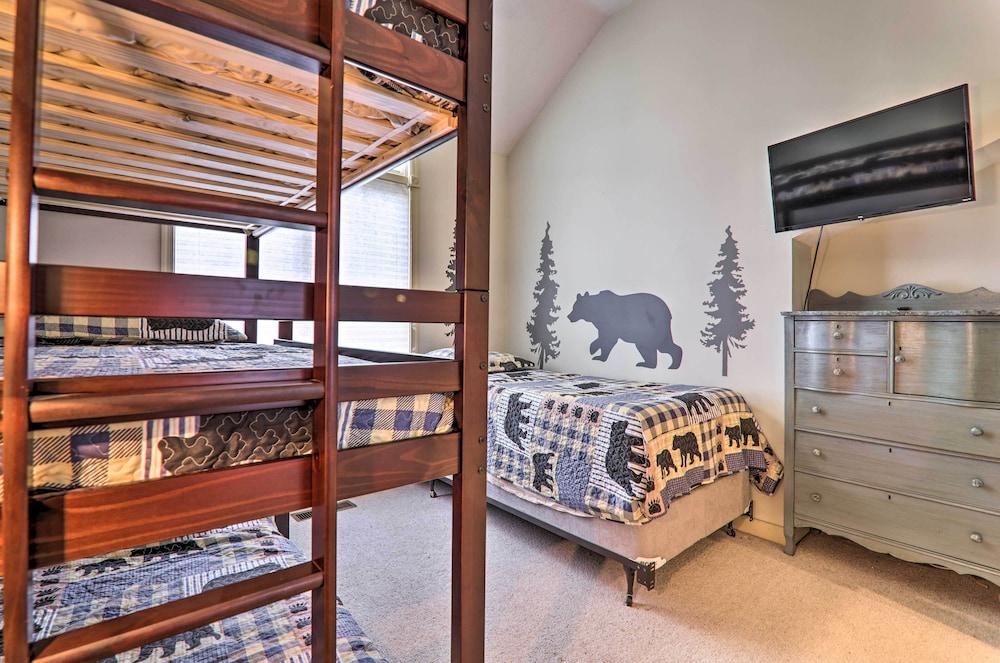 Charming Lake Harmony Townhouse w/ Balcony!