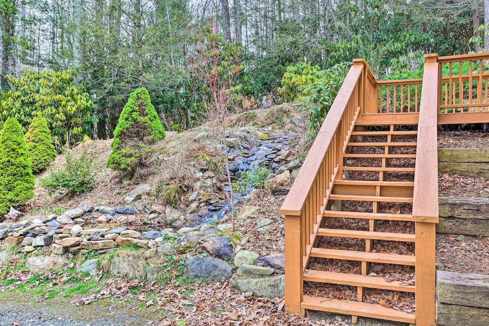 Game Room & Fire Pit: Spacious Elk Park Lodge!