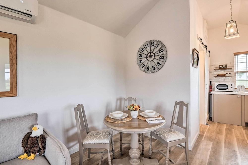 On-site Pond & Fire Pit: Montague Retreat!