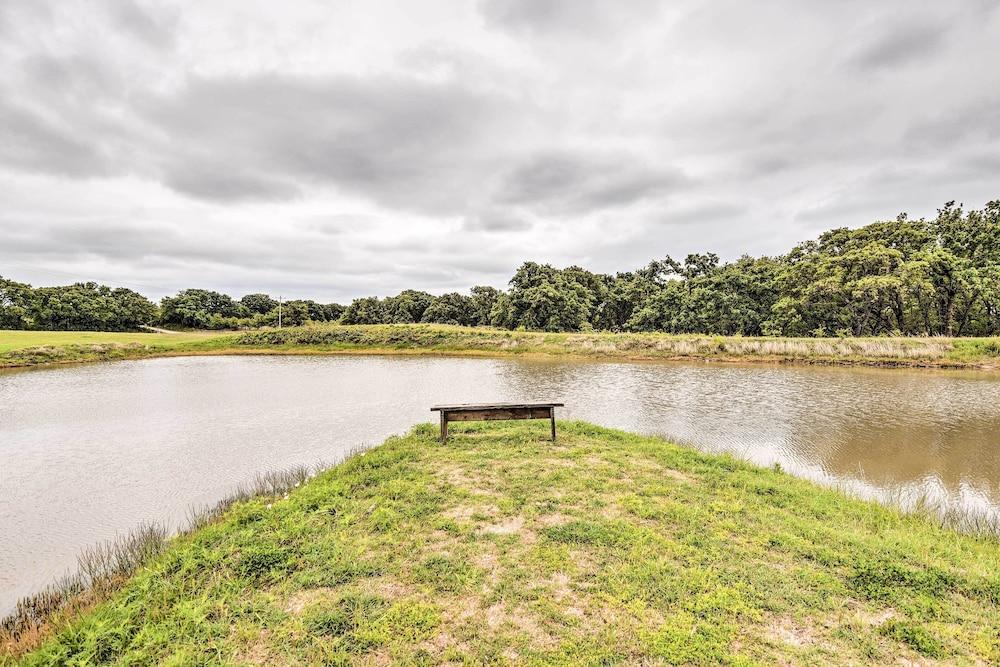 On-site Pond & Fire Pit: Montague Retreat!