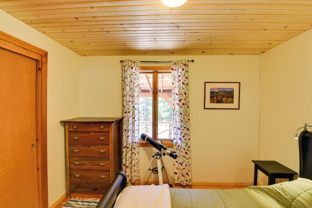 Idyllic Twin Lakes Escape w/ Views of the Lakes