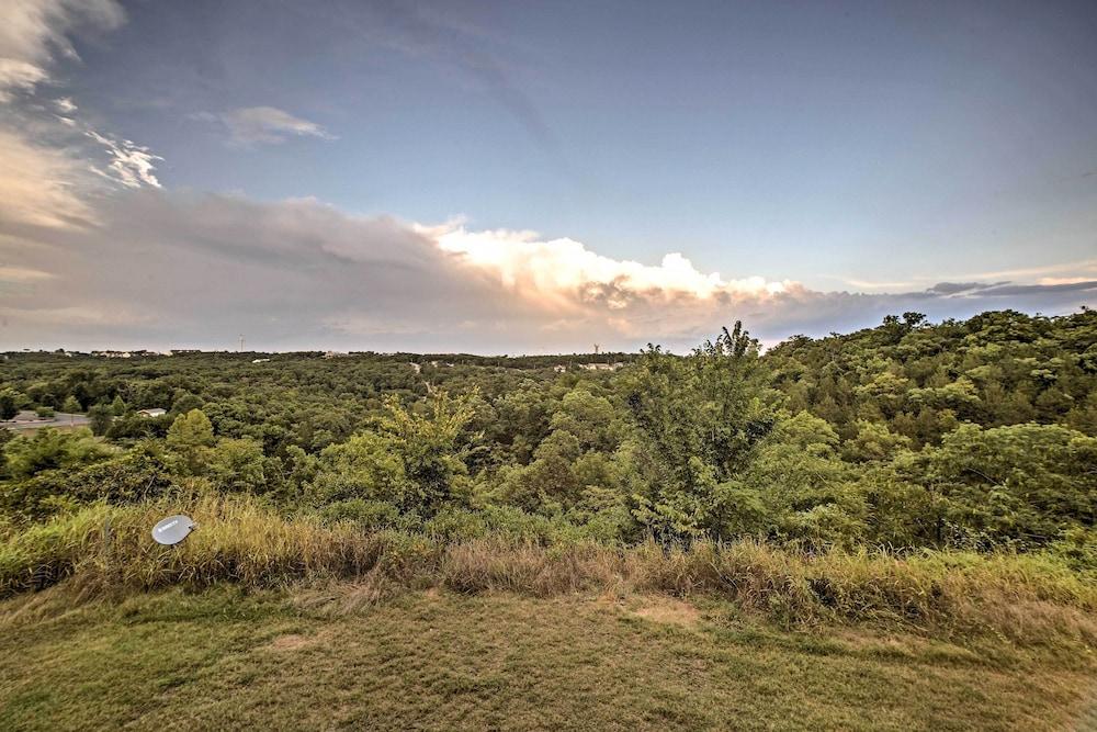 Branson Condo Near Lake & Silver Dollar City!