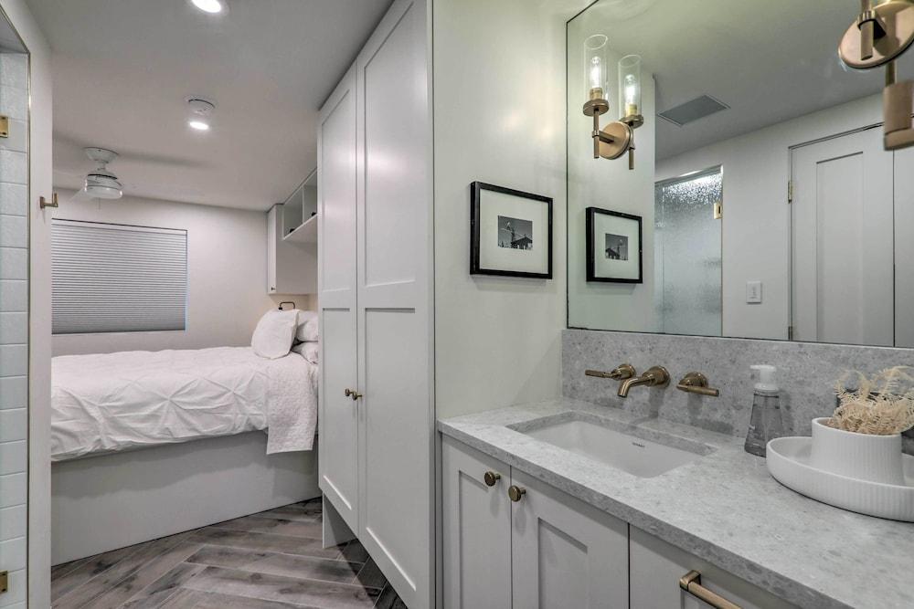 Aspen Condo w/ Mountain Views & Ski Access!