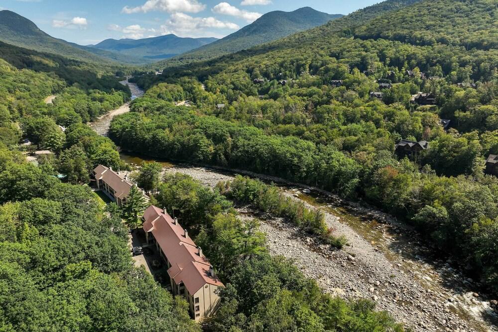 Riverfront Lincoln Condo w/ Patio + Pool Access!