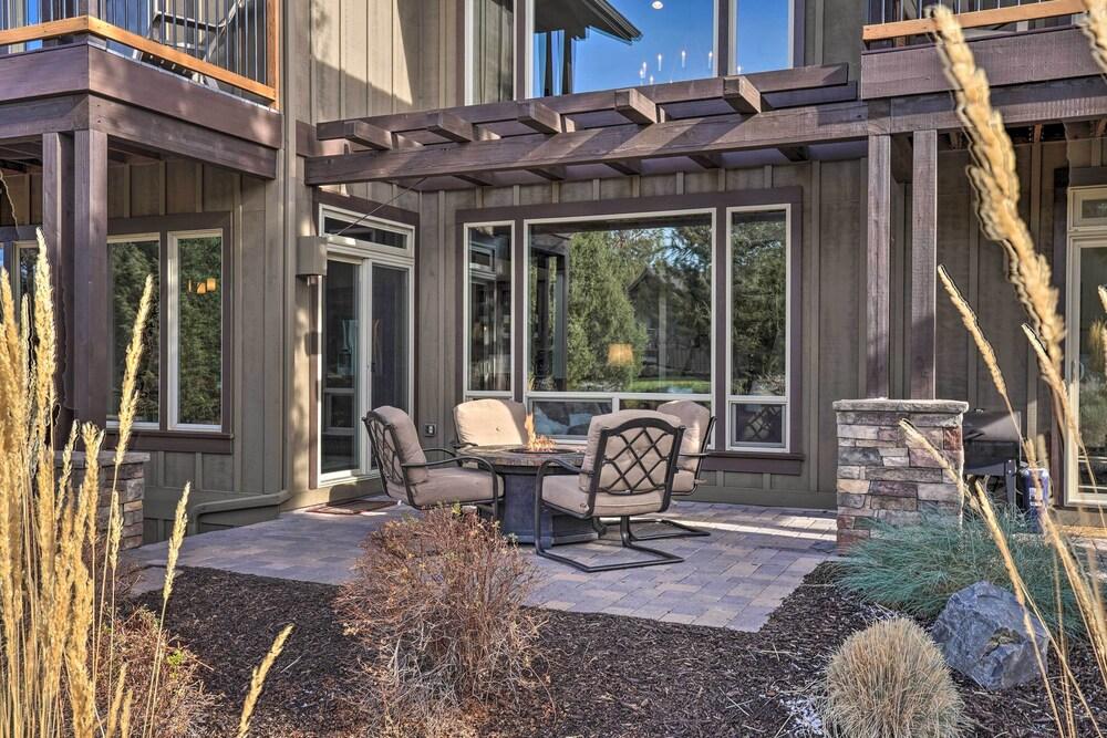 Modern Eagle Crest Escape w/ Patio & 2 Balconies!