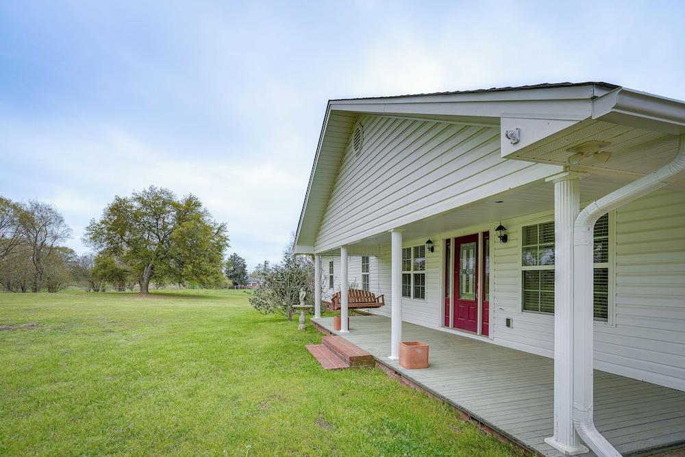 Quiet Marion Getaway With Fireplace!