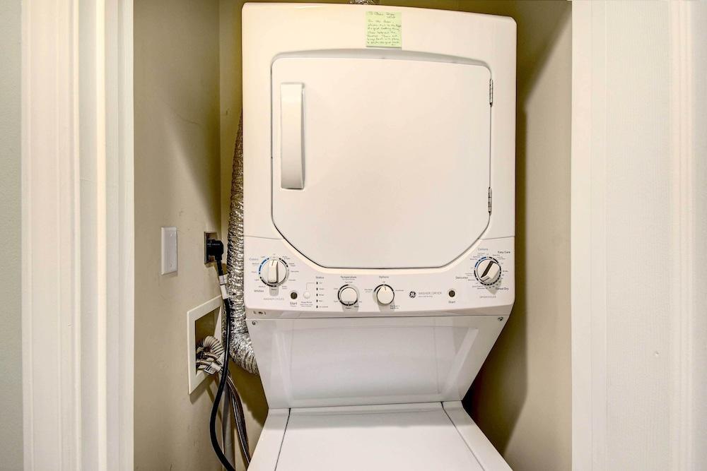 < 1 Mi to Ocean: North Myrtle Beach Condo