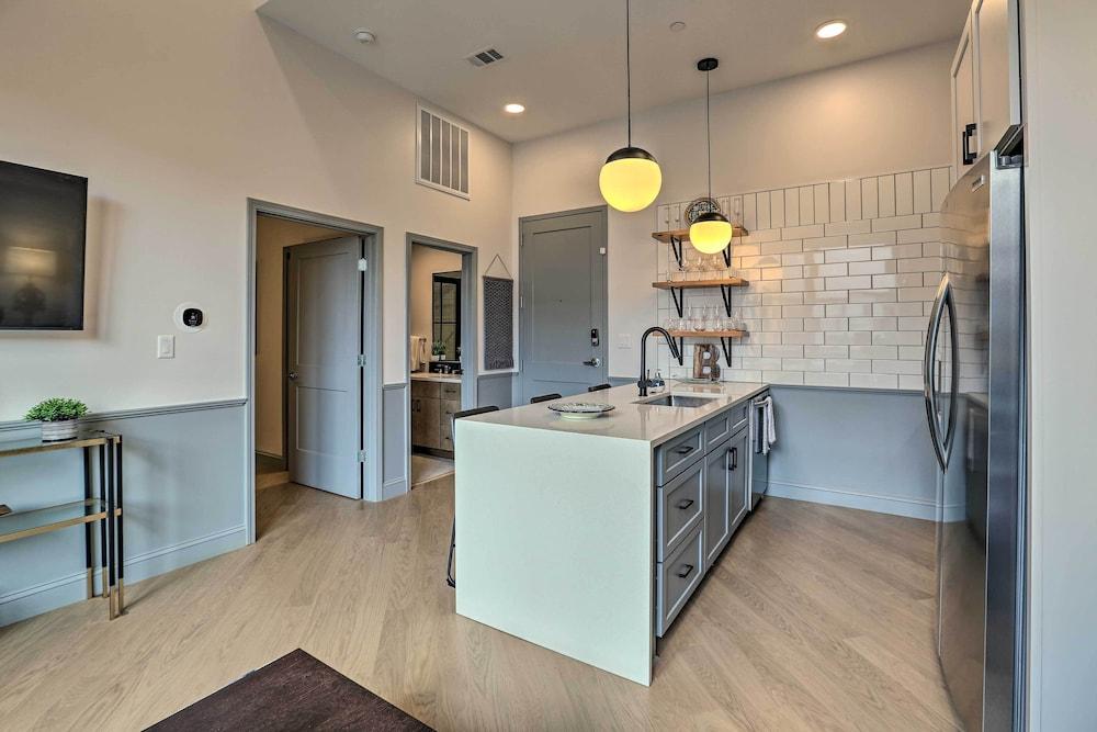 Modern Downtown Birmingham Condo w/ Rooftop Access
