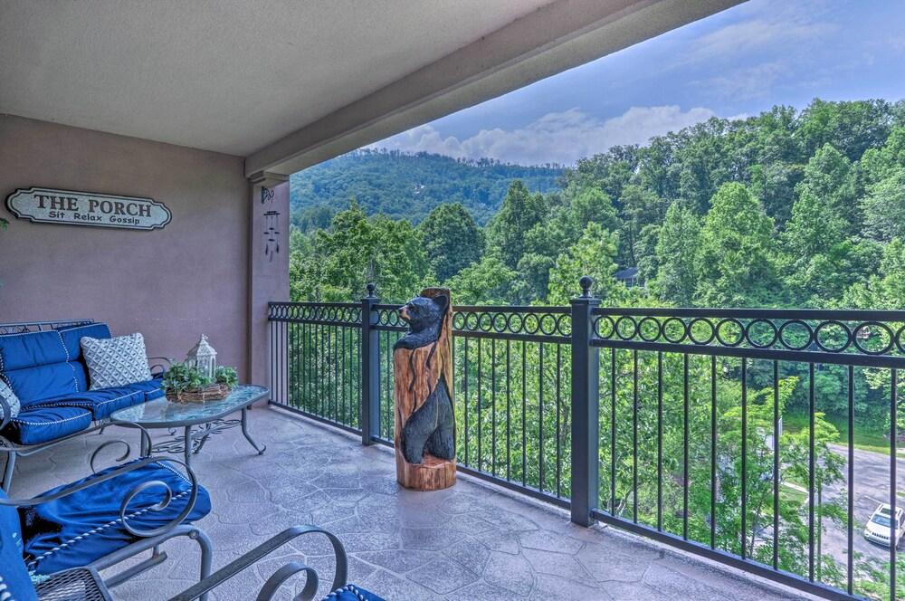 'bootleggers Hideaway' in Downtown Gatlinburg!