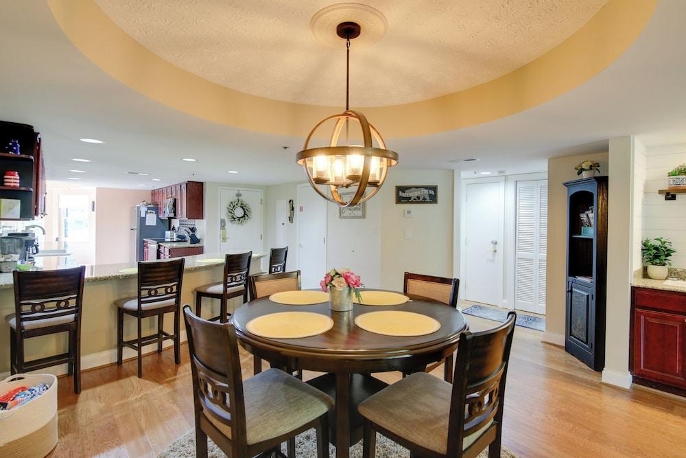 Gatehouse Condo: End Unit w/ Dtwn Gatlinburg View!