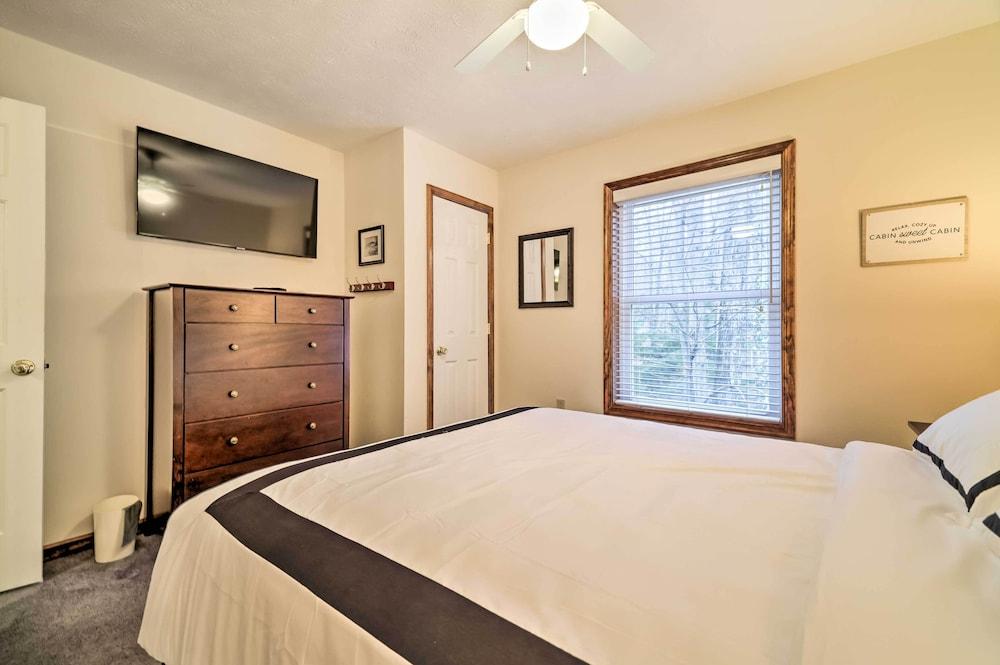 Arrowhead Lake Cabin w/ Hot Tub & Fire Pit!