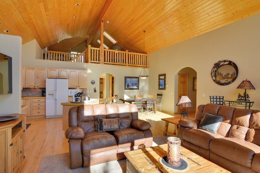 24-0224 Fairplay Cabin w/ Mountain Views!