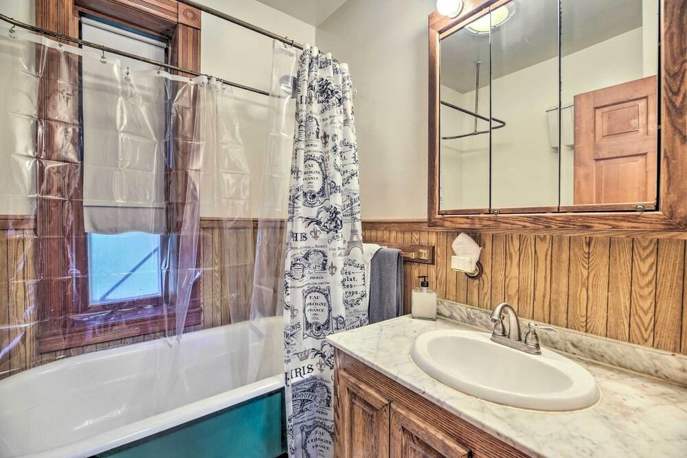 Historic Apartment - Half Mi to Lake Champlain!