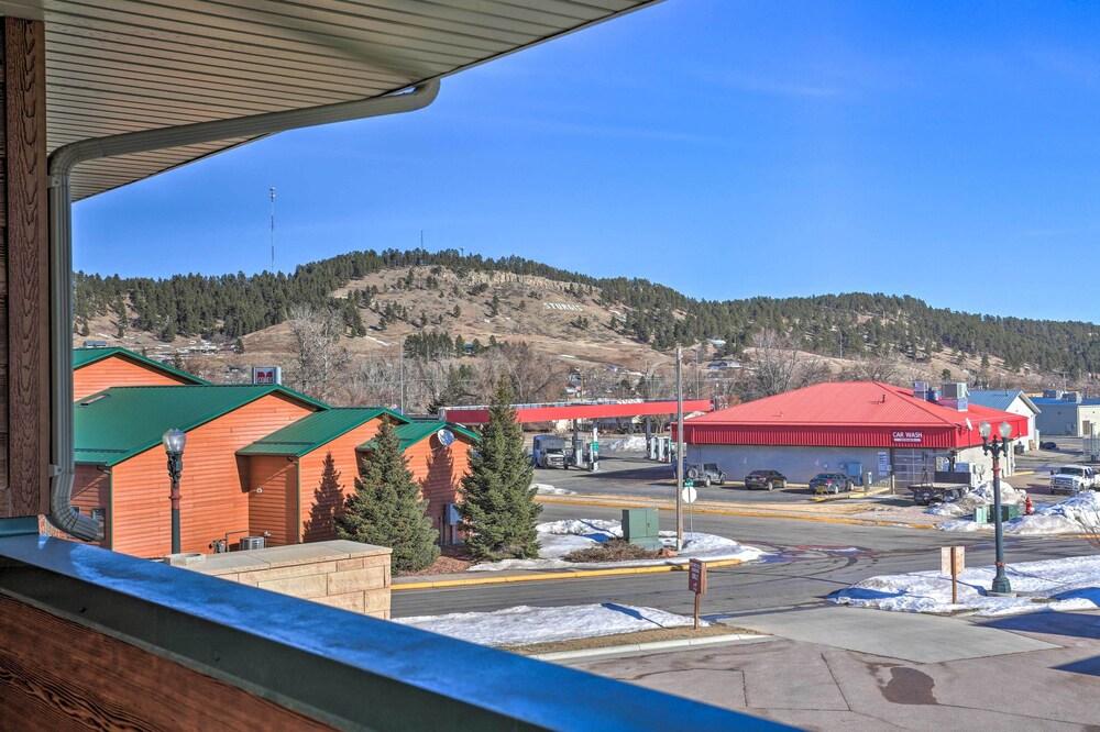 Main Street Strugis Apt w/ High-end Features